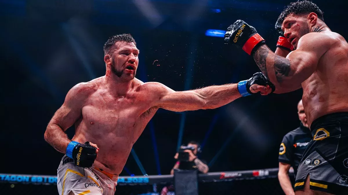 Přejel Vémolu, gratuloval mu McGregor. Šampion Oktagonu se zapsal do historie