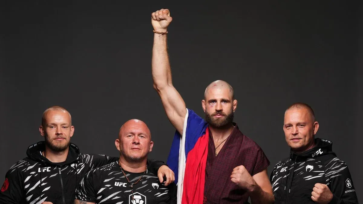 Procházka na lovu. Museli jsme ho postrčit, aby do toho vlétnul, ozývá se z týmu