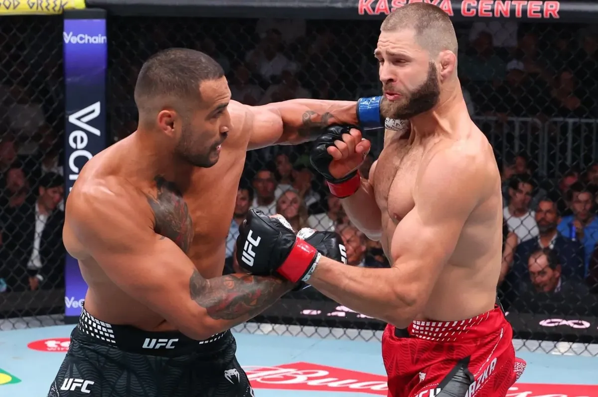 Procházka vypadal, jako by si se svou kořistí hrál, nebyl milosrdný, tvrdí legenda UFC