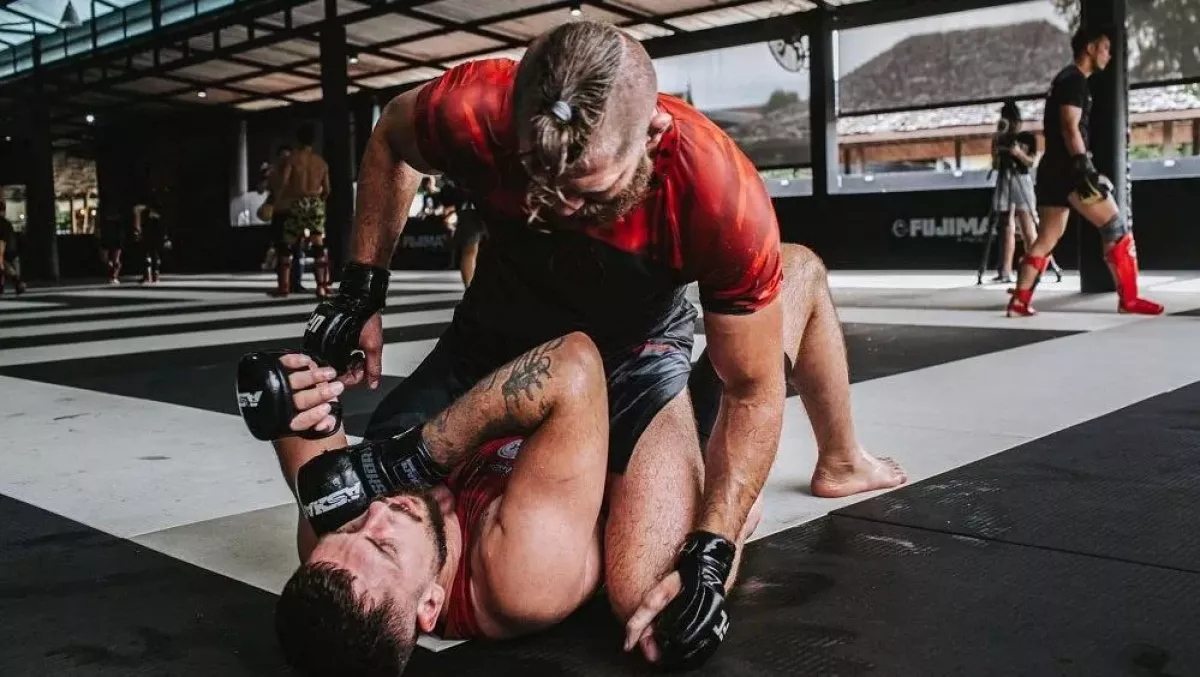 Procházka zažívá thajská muka. Místní gym je na hvězdu UFC hrdý