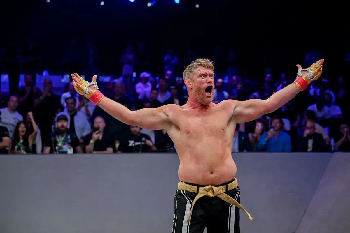 Prosil rozhodčího, ať zápas nezastavuje příliš brzy. Pak zažil drtivé KO