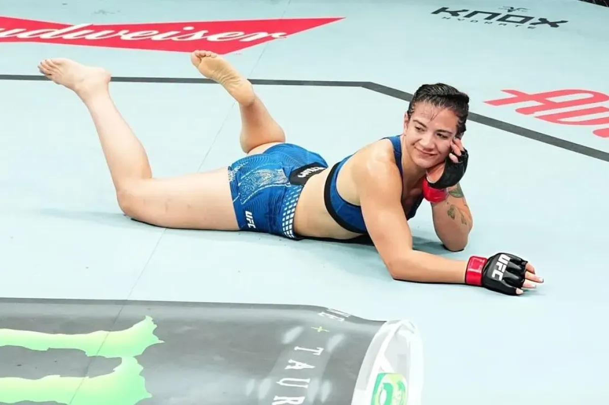 Řádila v kleci i doma. Divoška z UFC provokovala nahoře bez