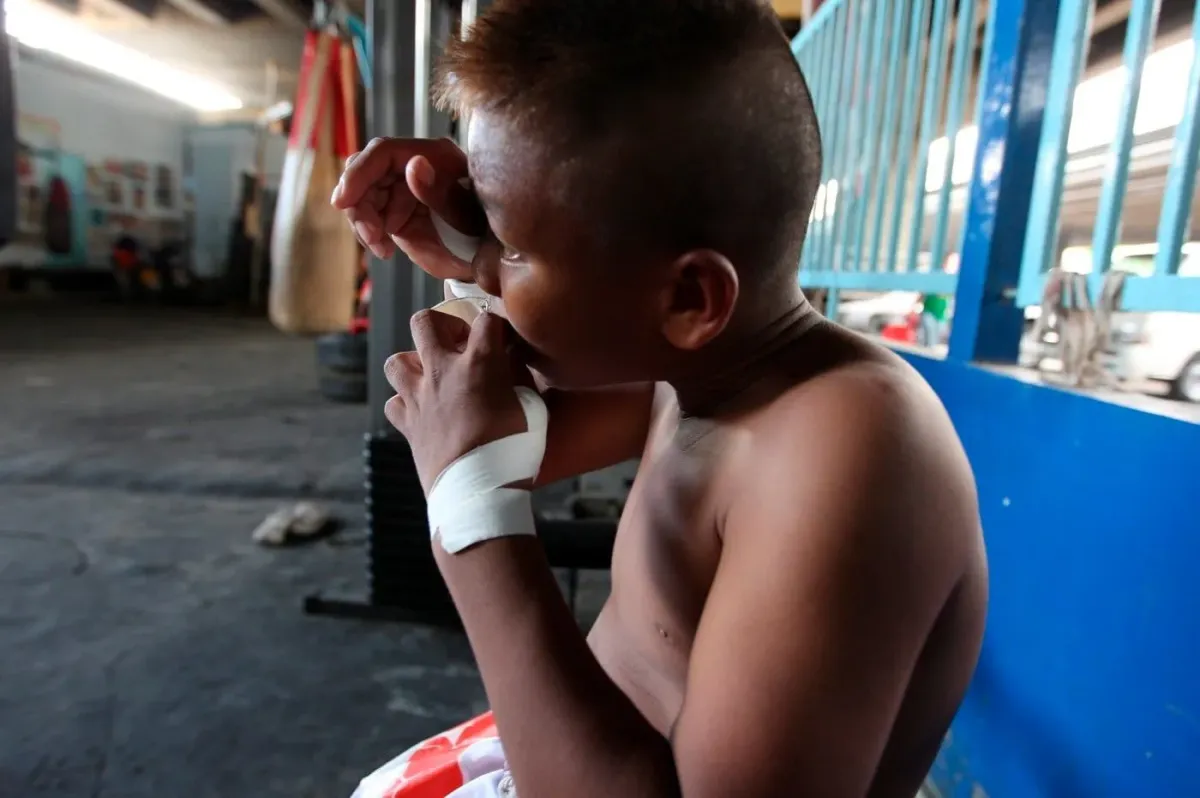 Ruská genetika není sranda. Šestiletý klučina udivuje svým tělem