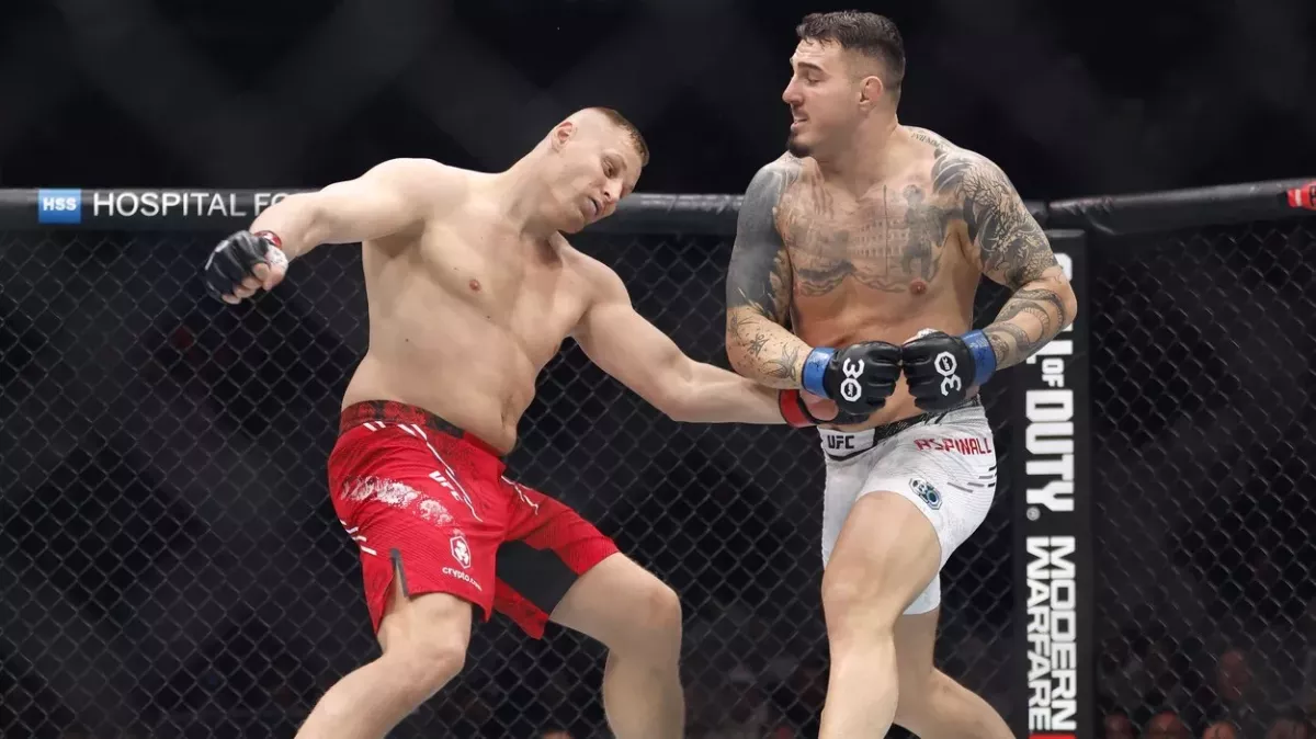 Šampion UFC odhalil bizarní součást přípravy, ruce si každé ráno máčí v benzínu