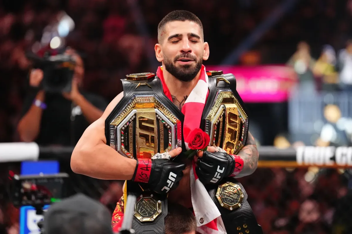 Šampion chce bojovat o nový titul. Pošlu ho k zemi, ukazuje na absolutního krále UFC