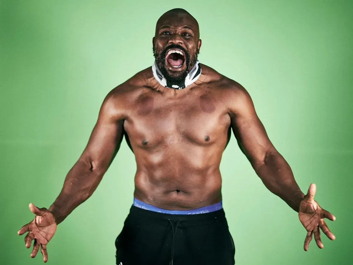 Setkání se zvrtlo. Boxerské legendy museli od sebe odtrhávat