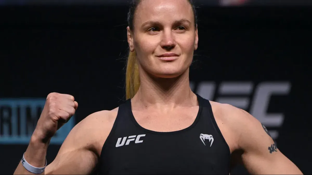 Shevchenko musí prodávat fotky svých prsou, aby se uživila, rýpla si Rousey. Šampionka vrací úder