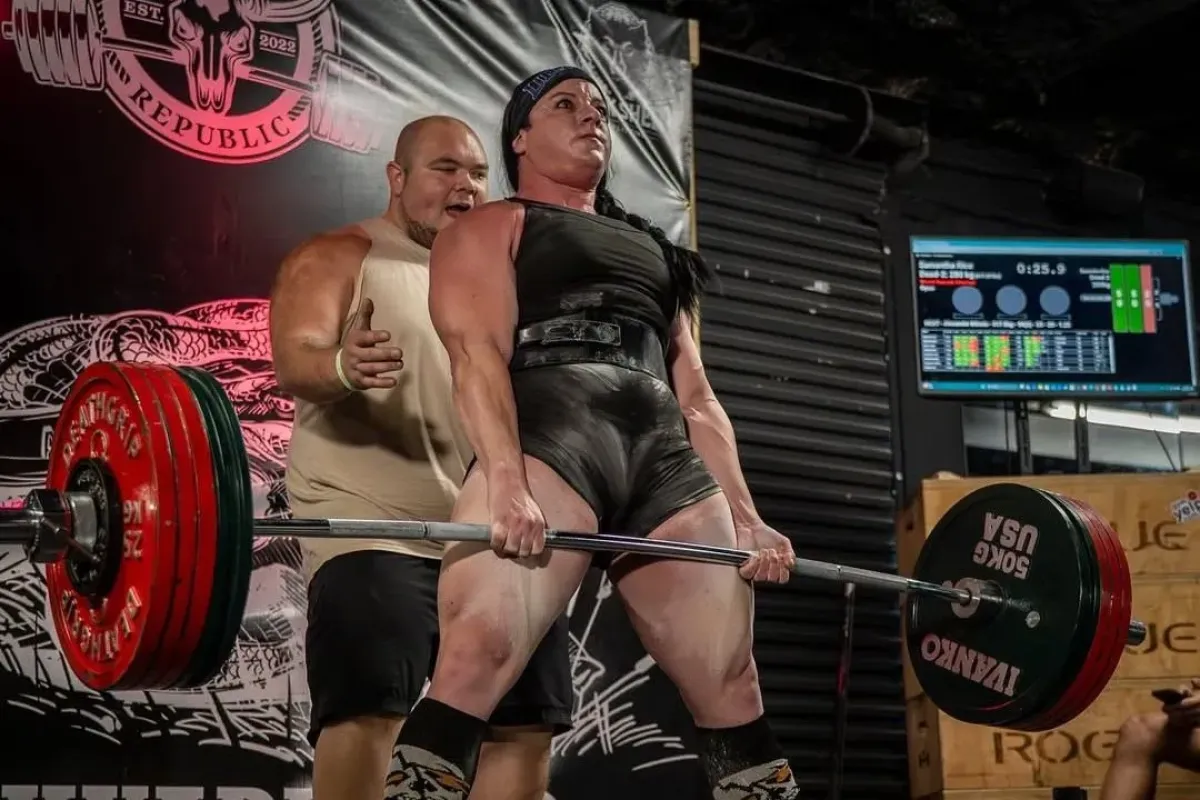 Silačka se stala rekordmankou. Zvedla takřka 300 kilo