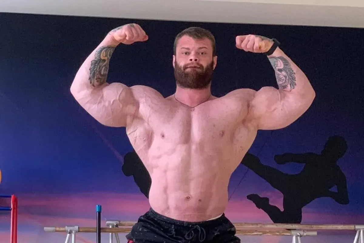 Šílenost ruského kulturisty. Zapózoval vedle medvěda