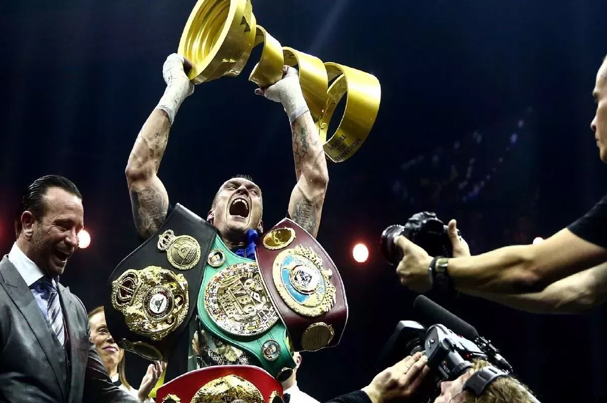 Skvělá novina. Boxerský šampion Usyk přiletí do Prahy na galavečer v Lucerně