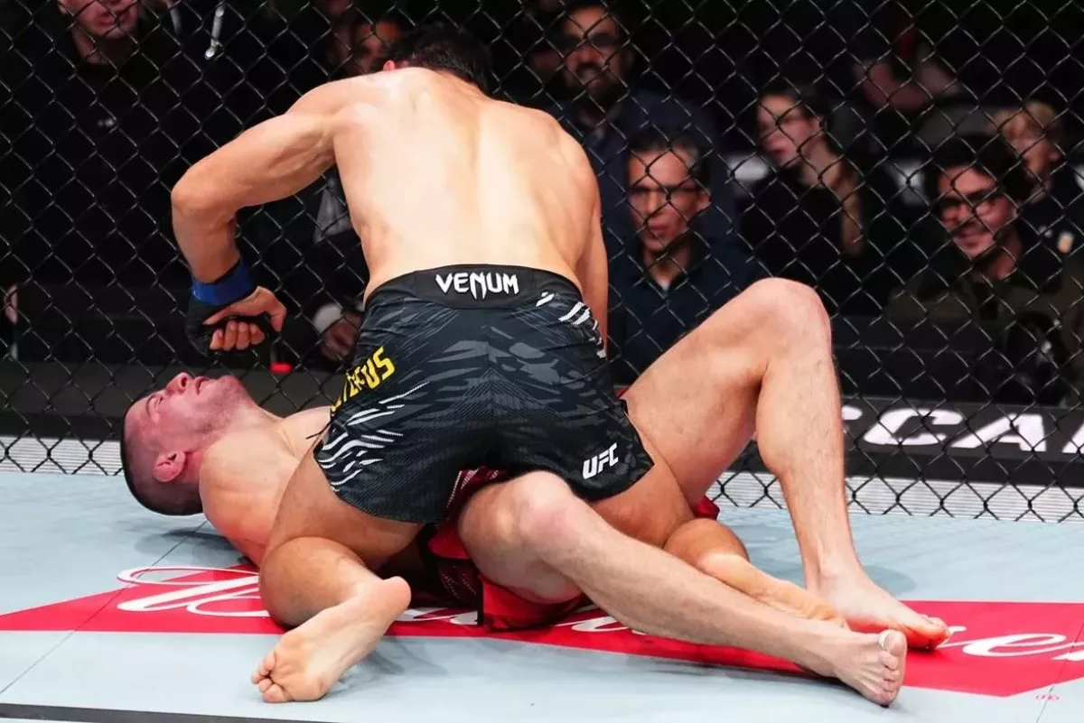 Šli do zběsilé přestřelky a Američan v UFC trefil drtivé KO