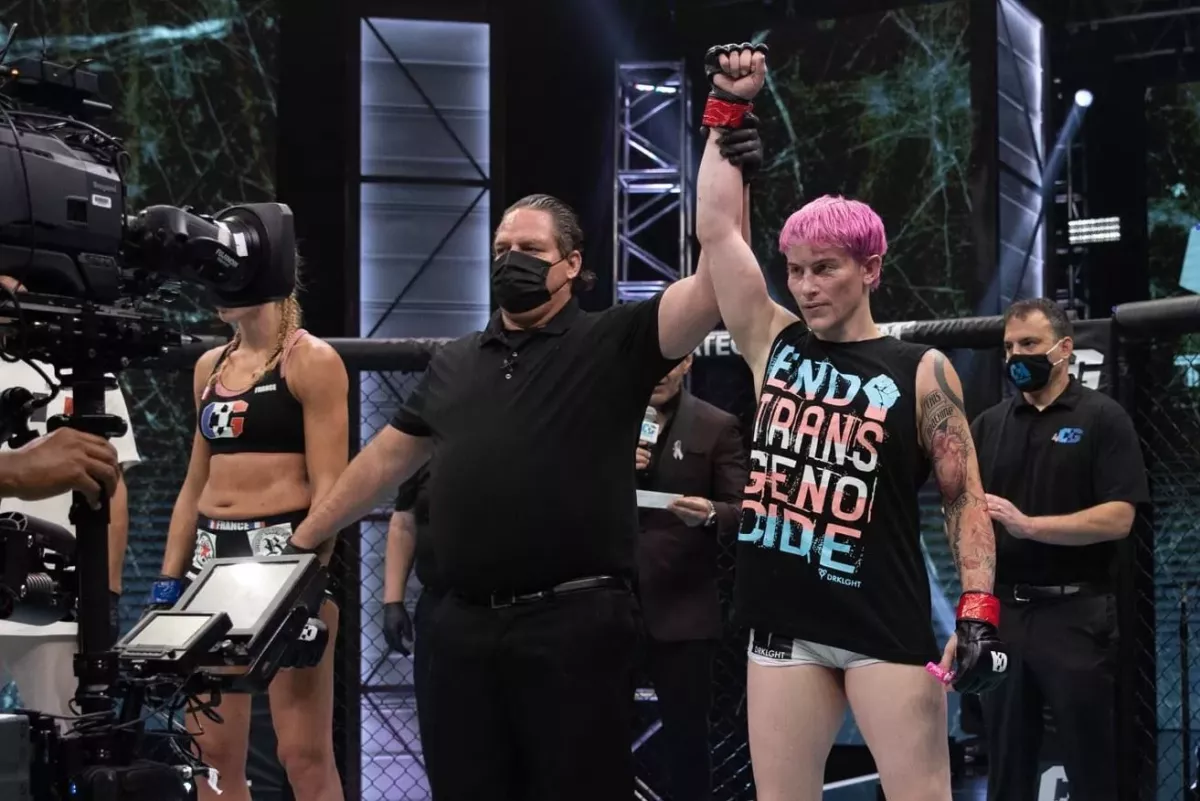 Sloužil v armádě, pak se stal ženou. O transgender bojovnici MMA vznikne film