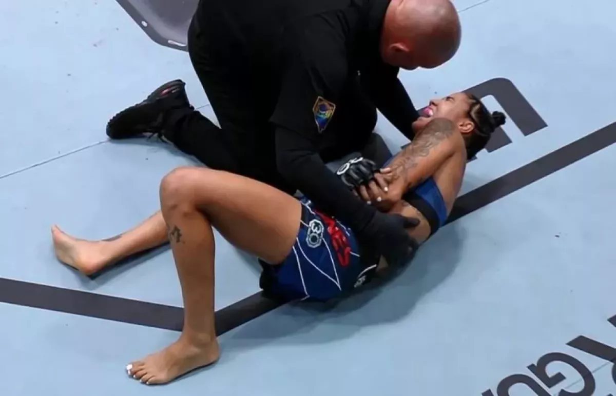 Smolná prohra v UFC. Brazilka si vykloubila loket a křičela bolestí