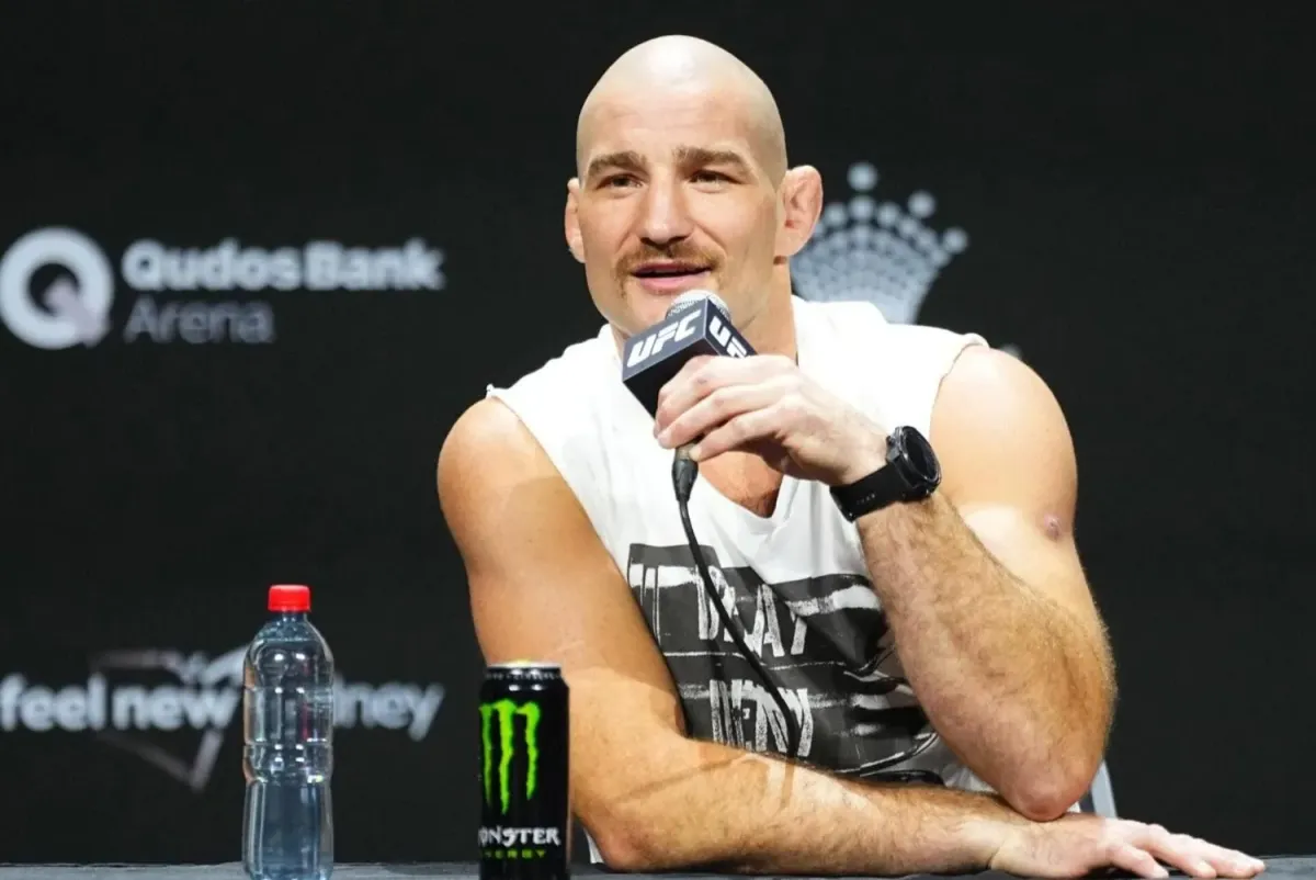 Strickland odsoudil velkolepý zápas. Polonahým zápasnicím by přilil do klece olej