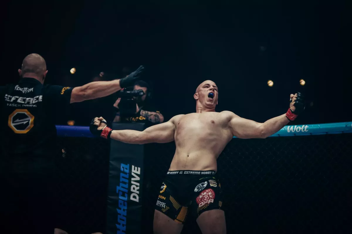 Střídání na slovenském vrcholu. Mutant z KSW přeskočil Budaye z UFC