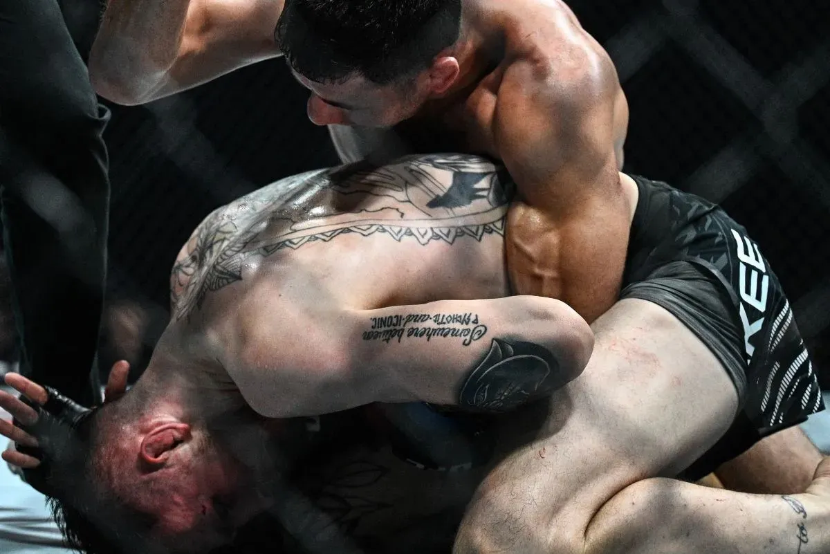 Ta stopka byla šílená. Kontroverzní ukončení na UFC v Paříži