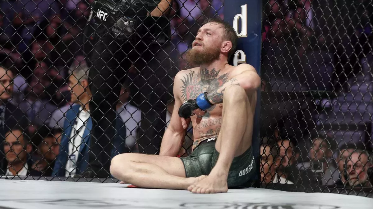 UFC zveřejnila nechutné záběry. McGregor po prohře čelil plivancům a nadávkám