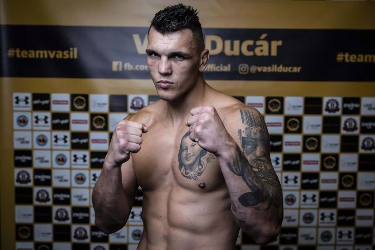 Udělá český boxer díru do světa? Musí porazit neporaženého rváče, který má jen KO výhry!