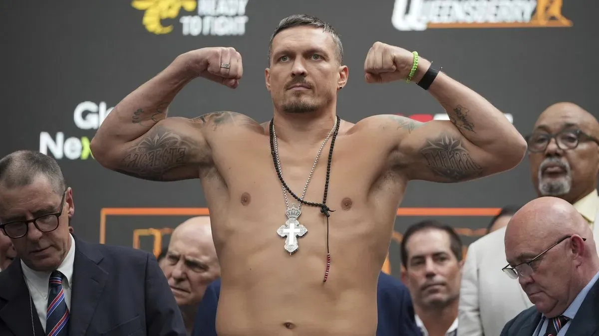 Ukrajinský boxer Usyk uvolnil mistrovský pás WBO v těžké váze