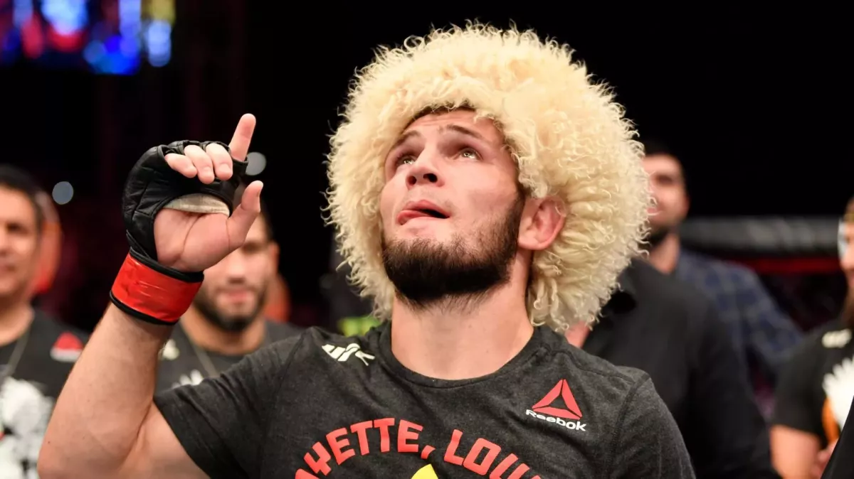 VIDEO: Bývalý šampion UFC Nurmagomedov byl po sporu vyhozen z letadla