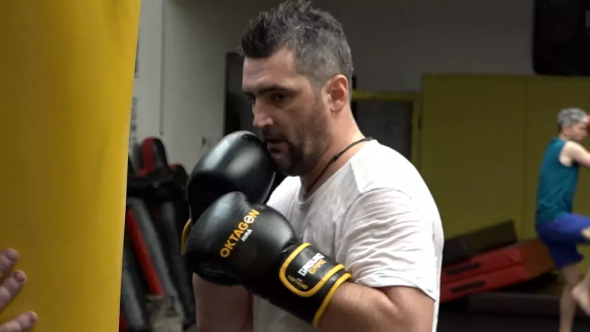VIDEO: První záběry z tréninku! Fotbalista Fenin a jeho začátky v MMA