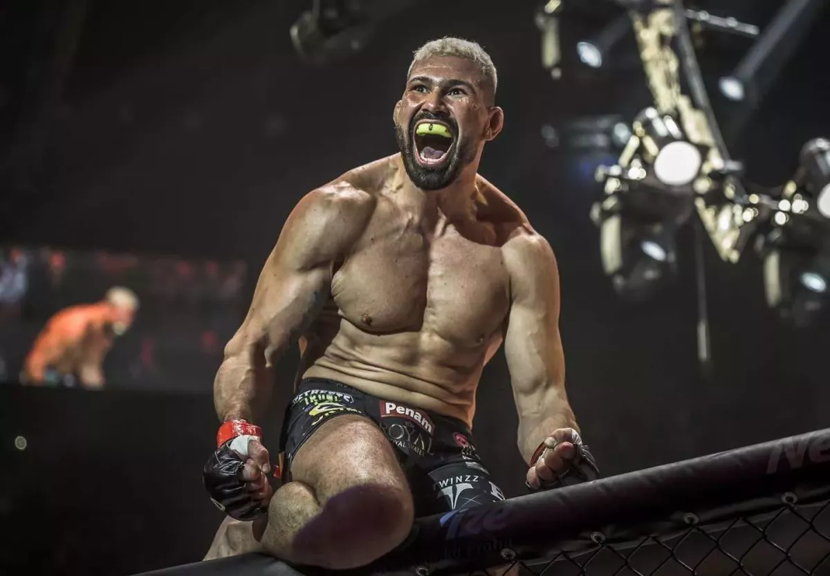 Végh dal nahlédnout pod pokličku nové MMA organizace