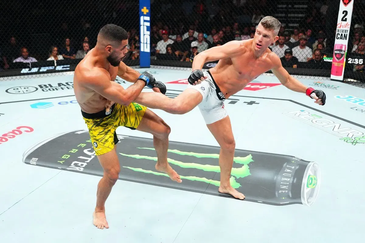 Veterán UFC udělal dojem. V kleci kouzlil i s bolestivým zraněním