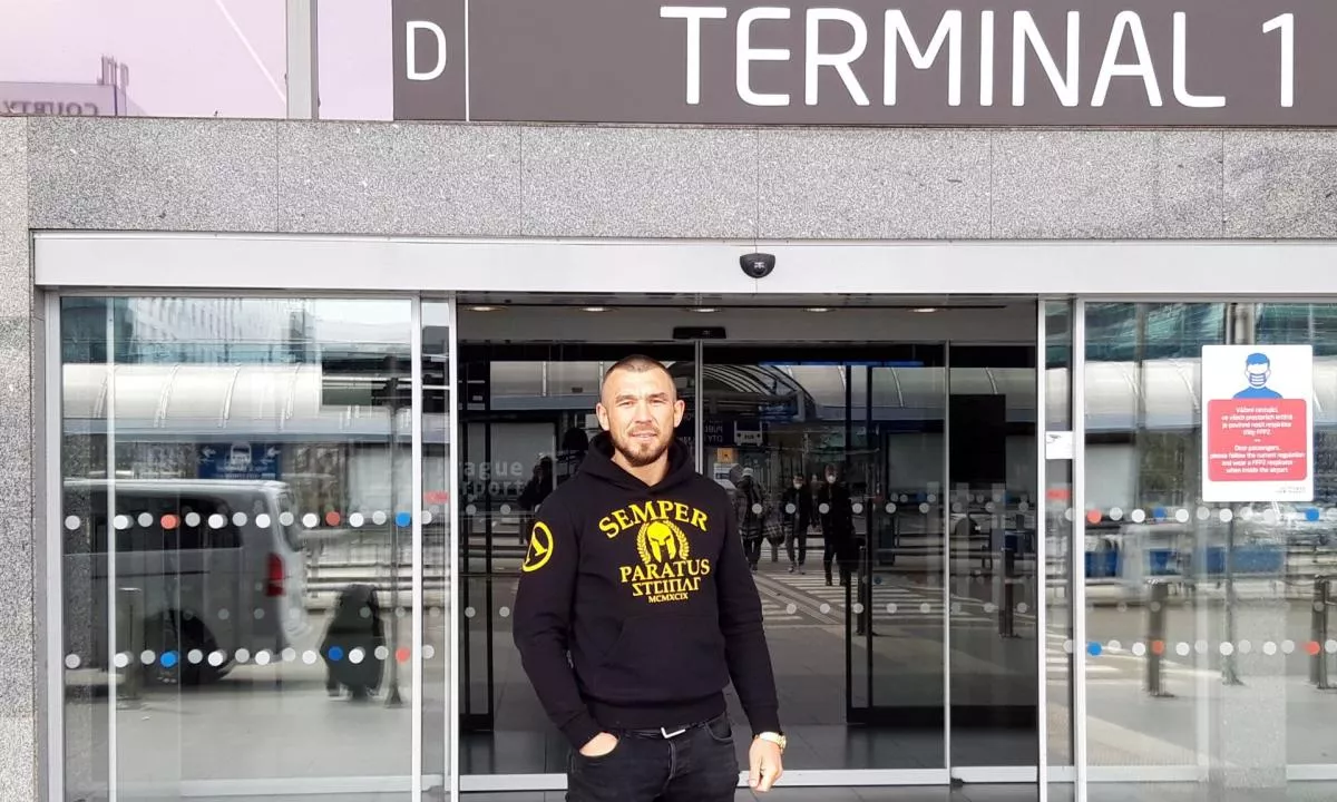 Vtip? Ne! Českého boxera zadrželi v Moskvě na letišti. Musel zaplatit obrovskou pokutu