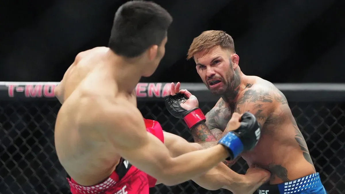 Výhra, která bolí. Bývalý šampion utrpěl tvrdé rány a v kleci zvracel