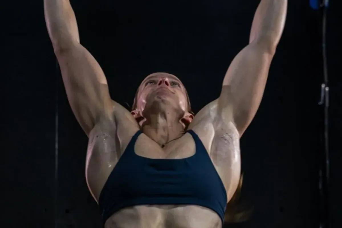 Výjimečný výkon mladé policistky. Zvládla přes 700 shybů za hodinu