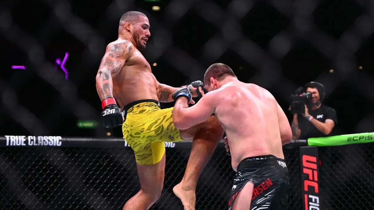 Výstavní KO v UFC: Američan se prohnul jako luk, o podlahu třísklo bezvládné tělo