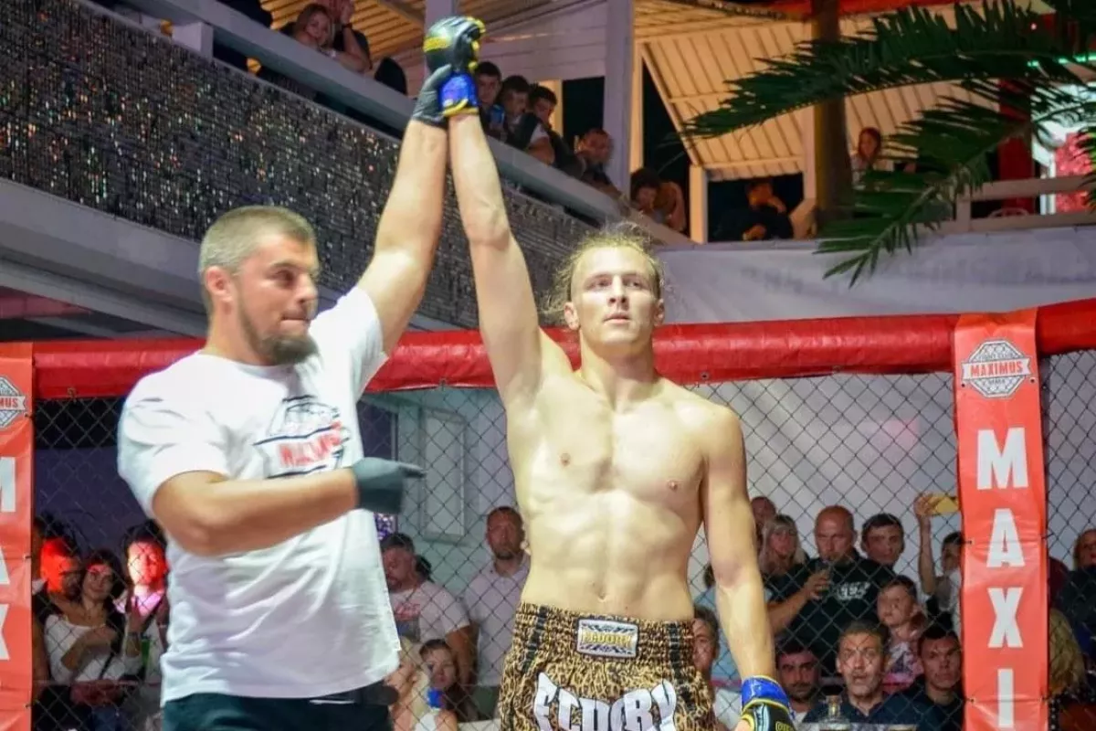 Z gymu do války. Bojovníci z Reinders MMA se ukrajinskému kolegovi skládají na vybavení