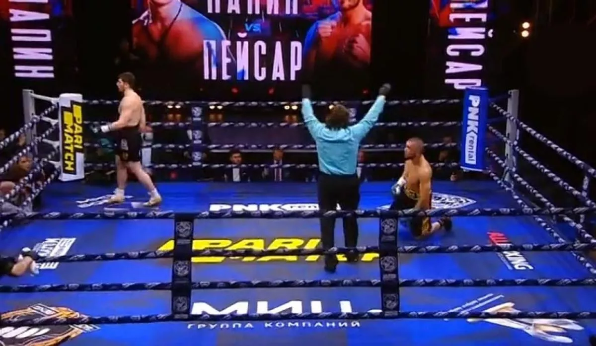 Zabiják v ringu udeřil! Pejsar v Moskvě skončil po 130 sekundách