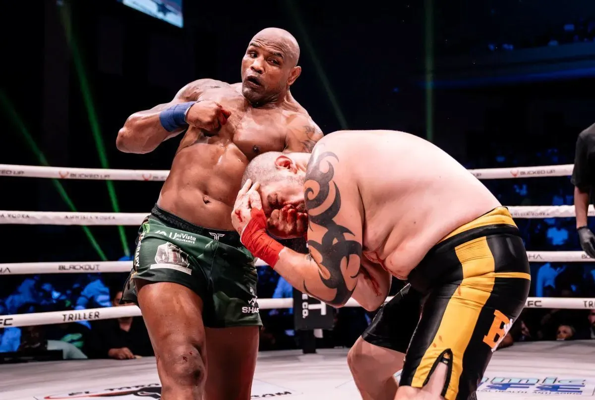 Žádný důchod. Nestárnoucí bojovník chce rozdávat rány do 52 let