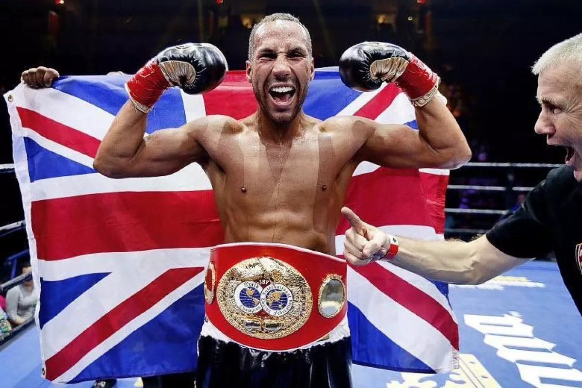 Zdrcený boxerský šampion: Když Anglie prožívala muka, ukradli mu zlato i řád od královny