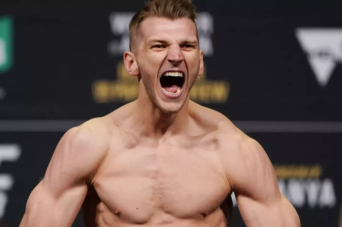 Ztráta pro UFC. Zlomenina, ruka je neuvěřitelně oteklá