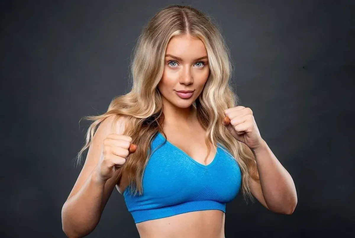 Župan šel dolů. Boxerka se odvázala a pak se vrhla na soupeřku