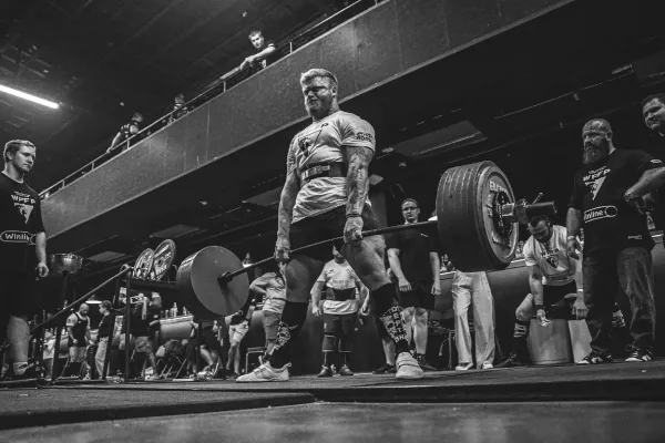 520 kilo! Silák se stal rekordmanem a popíchl tím islandského obra