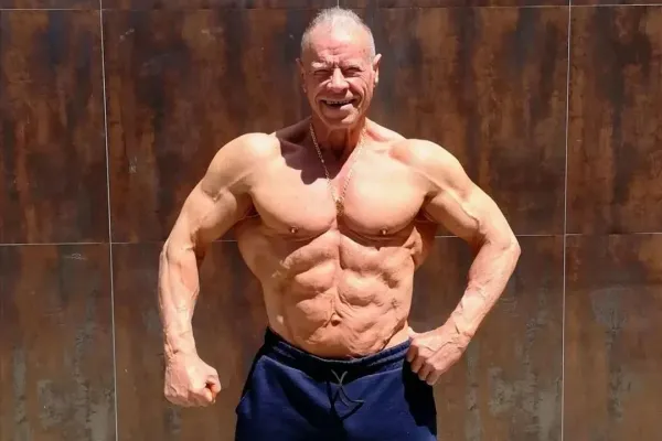 80 let a nemá dost. Kulturista je stále posedlý cvičením
