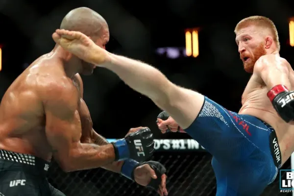 Američan z UFC zničil soupeře epickým kopem