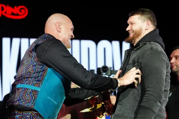 Bojoval s medvědem a mlátili ho kladivem. Ruský boxer děsí i Furyho