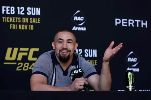Bojovník se po děsivém úrazu vrací do akce. Nové zuby mu zaplatil šéf UFC