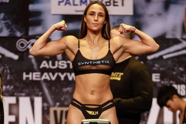 Boxerka dováděla v bikinách. Po titulové nakládačce potřebovala vypnout