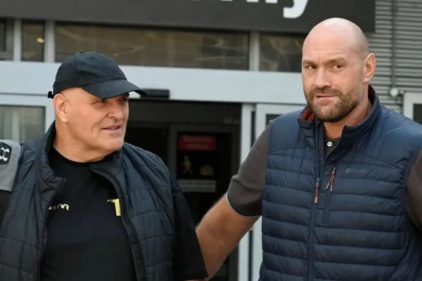 Boxerská hvězda pod palbou. Do Furyho se ostře pustil jeho otec