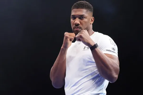 Boxerský titán nekončí. Nezastaví ho ani smrt jeho trenérů