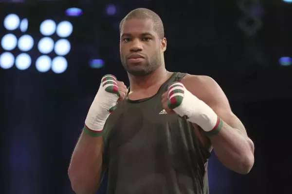 Britský boxer Dubois nebude kvůli nemoci obhajovat titul