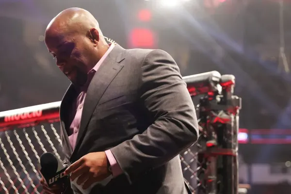 Brutální rvačky, chaos a nůž. Ruská reality show se vymkla kontrole, veterán UFC se bál o život