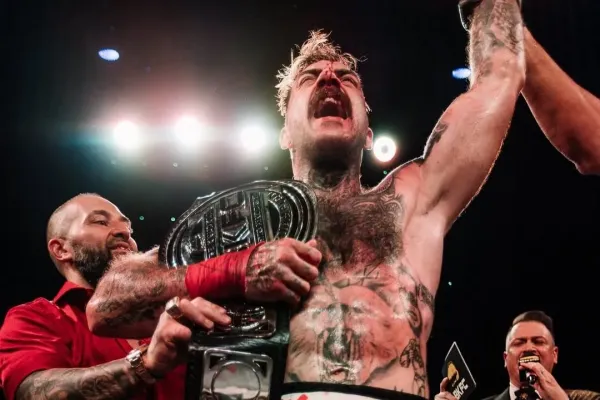 Bujaré oslavy šampiona Hály. K snídani padlo čtrnáct flašek vína