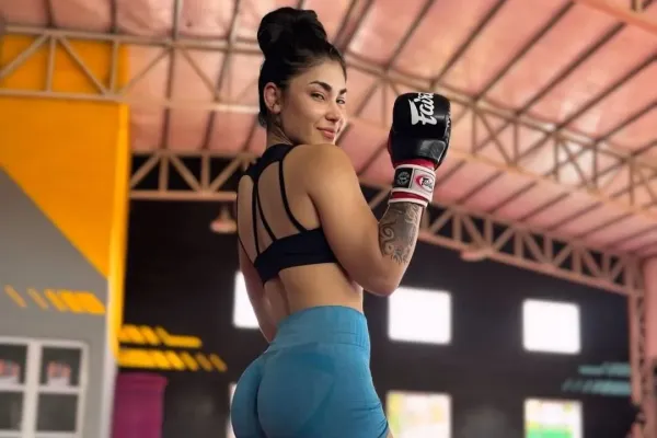 Bývalá tanečnice řádí i v kleci. Výhry slaví odvážným tancem