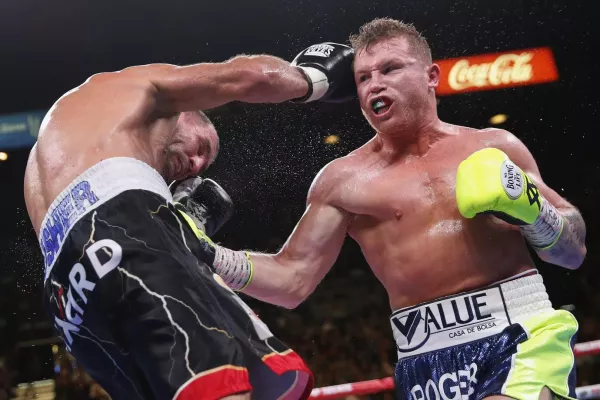 Canelo chce pomstít Tysona. Paul slibuje největší šok v historii boxu